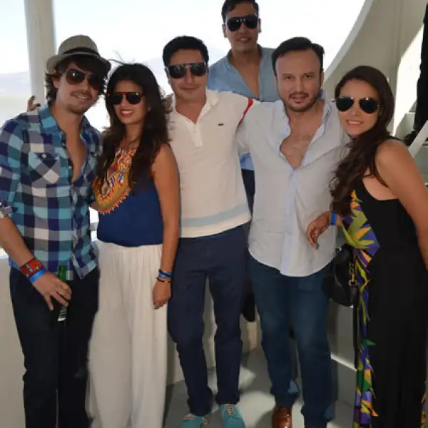 Cristian Tesillos, Majo Torres, Alex Saldaña, Alex Zúñiga, Salvador Martínez y Grace Robles