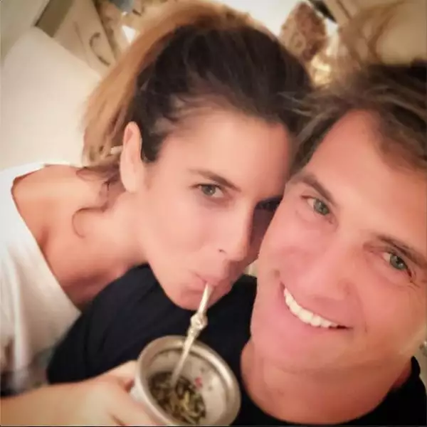 Juan Soler declaró a People que el amor se cultiva día con día. Nos comunicamos mucho, nos divertimos, nos respetamos y somos super leales.