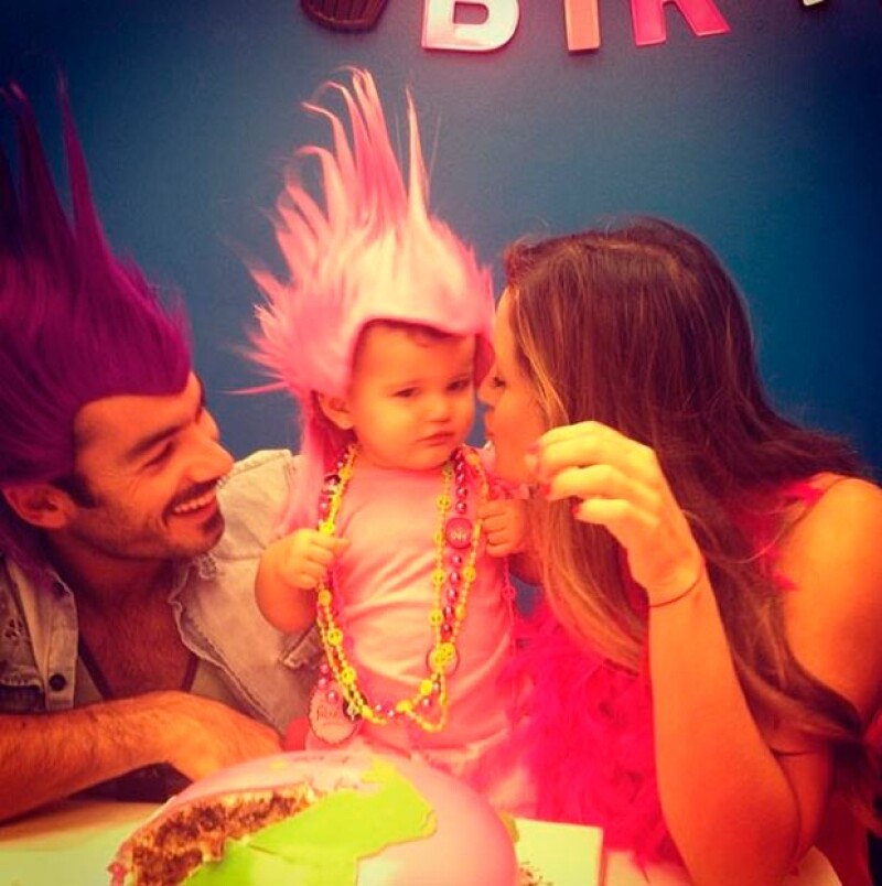 Lola y Aarón en el festejo de cumpleaños de Erin.