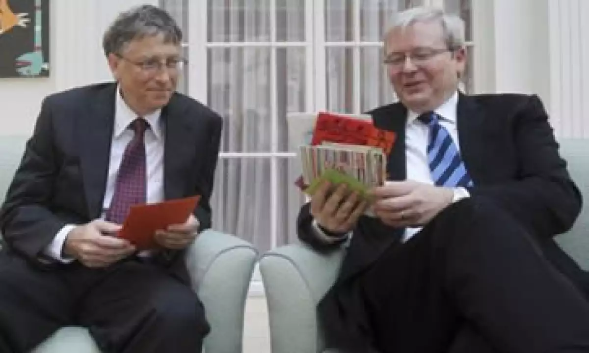 El fundador de Microsoft, Bill Gates (i), y el ministro australiano Kevin Rudd en entrevista con la agencia Reuters. (Foto: Reuters)