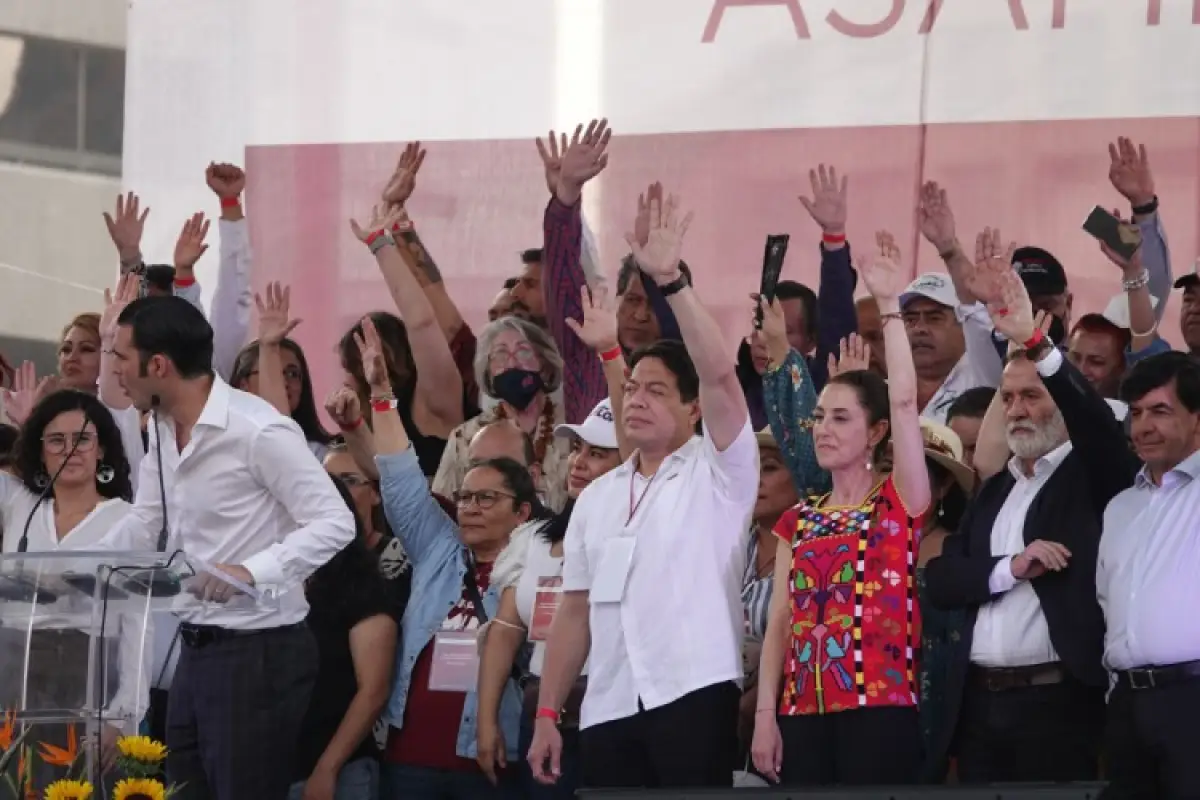 Funcionaros de Morena en mitin