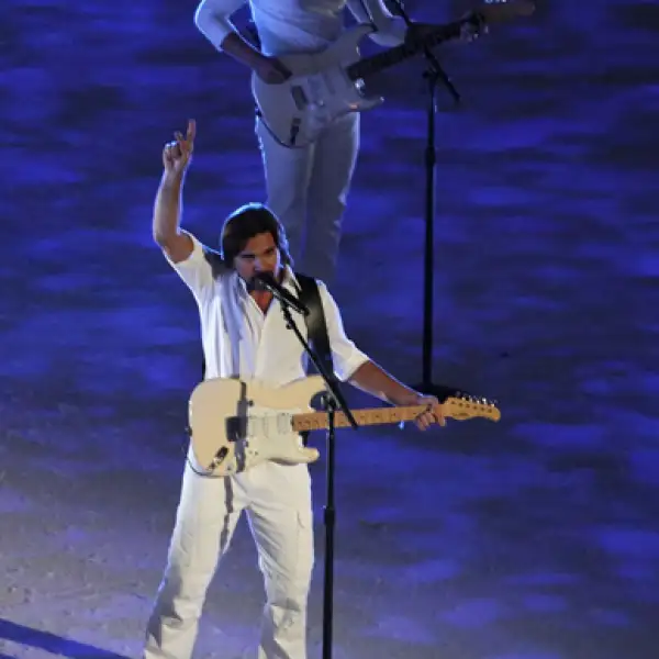 Juanes tuvo una participación muy breve en la inauguración.