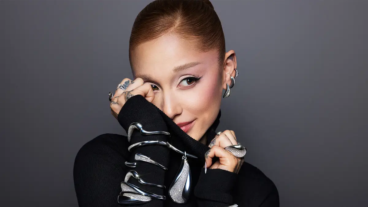 swarovski_ArianaGrande.jpg
