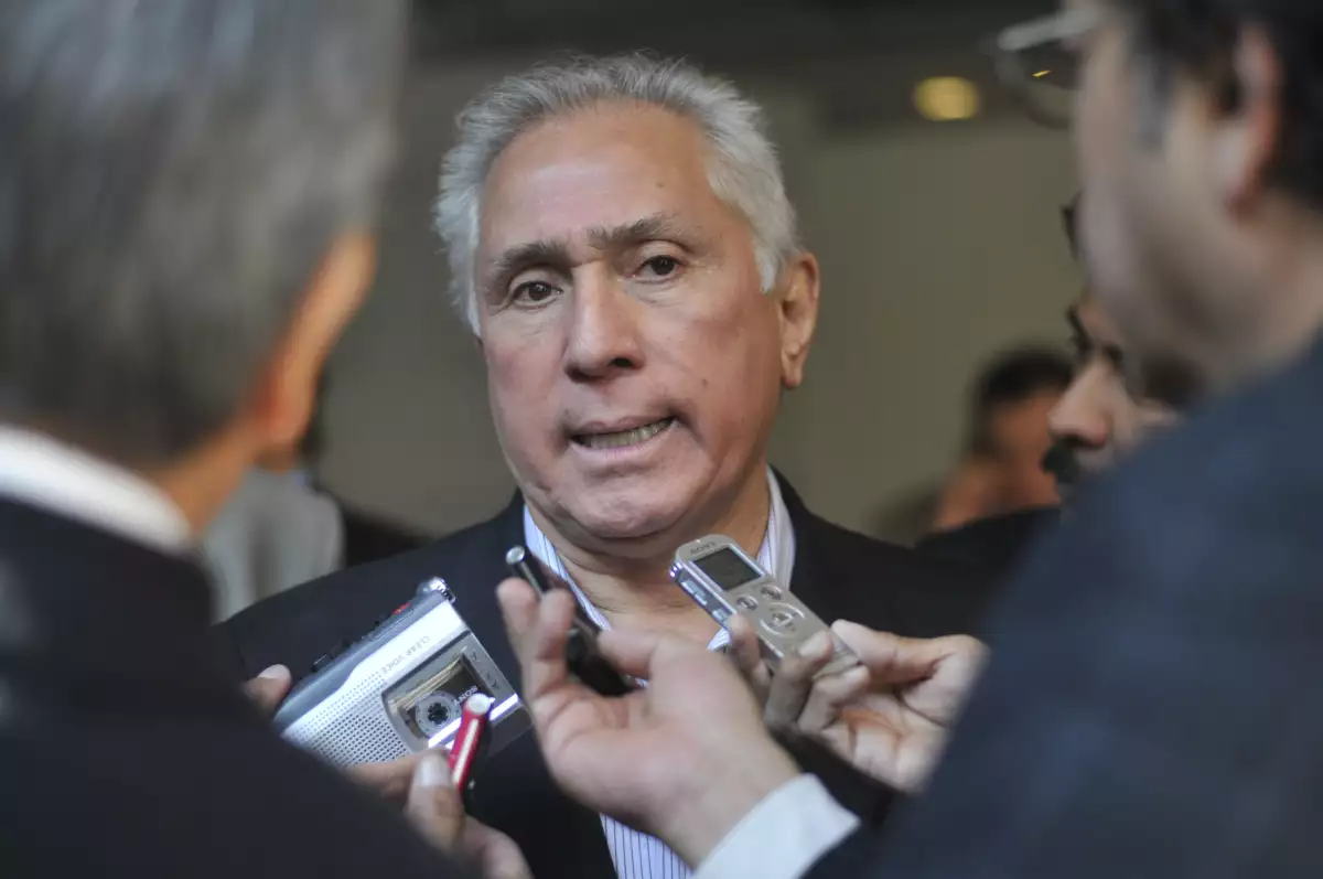 El líder de la Federación de Sindicatos de Trabajadores al Servicio del Estado, Joel Ayala, aseguró que buscará reunirse con AMLO cuando éste asuma como presidente electo de México.