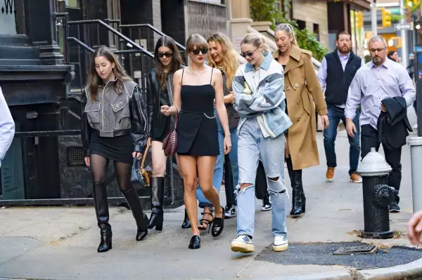 Blake Lively, Gigi Hadid y las hermanas Haim, Este, Danielle y Alana, y Taylor Swift