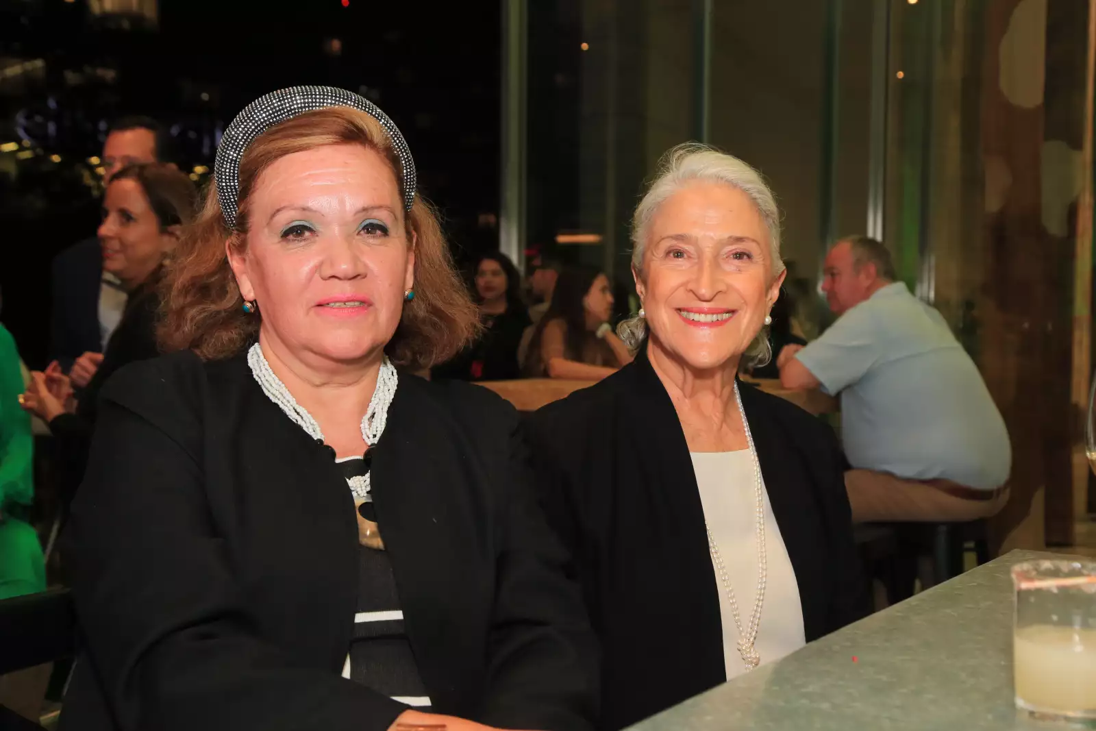 Alicia Yañez y Erika Hinsen 