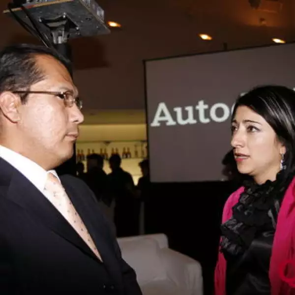 Mauricio Nakagawa, Carmelina Martínez