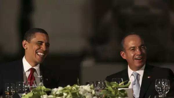 El presidente de EU, Barack Obama, y su homólogo mexicano, Felipe Calderón, cerraron con la cena las actividades del primer día de visita a México del mandatario estadounidense.