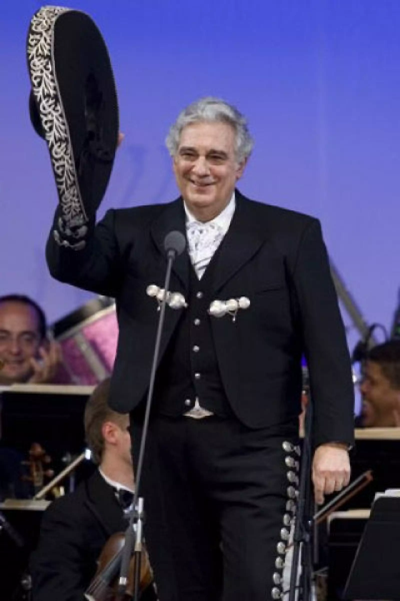 Después de casi tres horas de cantar, el tenor mostró cerca de las 21:00 horas, las sorpresas que había preparado exclusivamente para Zacatecas.