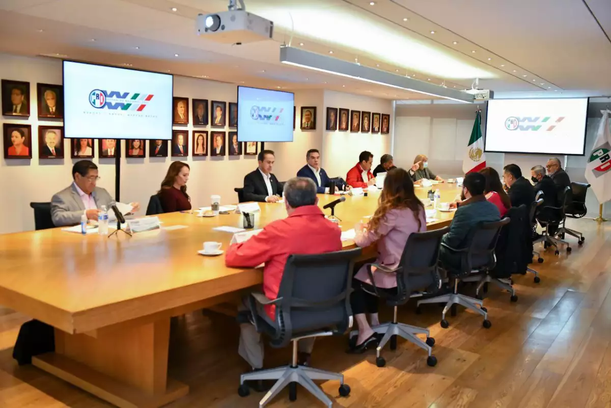 Junta en el CEN del PRI