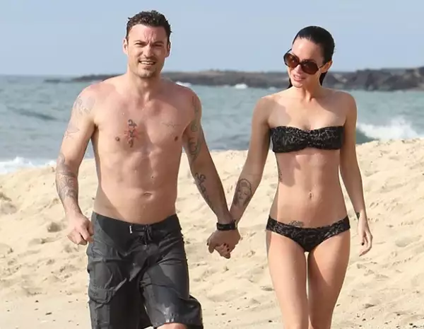 La pareja no se ha despegado ultimamente y hasta se dieron un break para relajarse en las playas de Hawai a inicios del mes de junio.