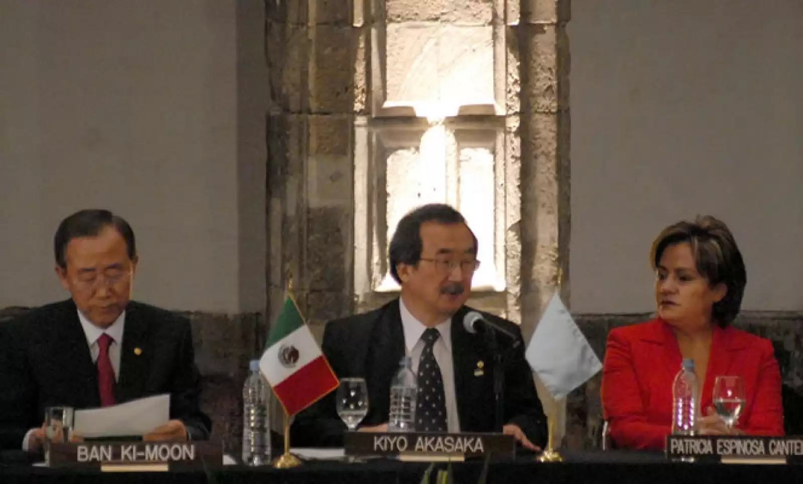 Ban Ki-Moon, secretario general de la ONU, visita la Ciudad de México con motivo de la 62 Conferencia Anual NPI/ONG, titulada "¡Desarme Ahora! Trabajemos por la Paz y el Desarrollo" que se llevó a cabo el miércoles.