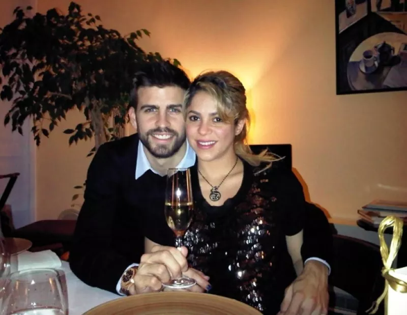 Shakira y Piqué brindan por el 2013