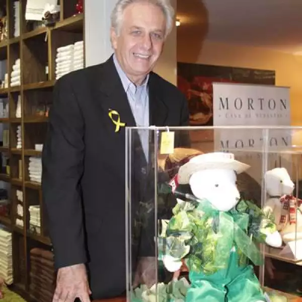 Subasta del Oso Fredo a beneficio de la Fundación Luz de Vida de niños con cáncer.