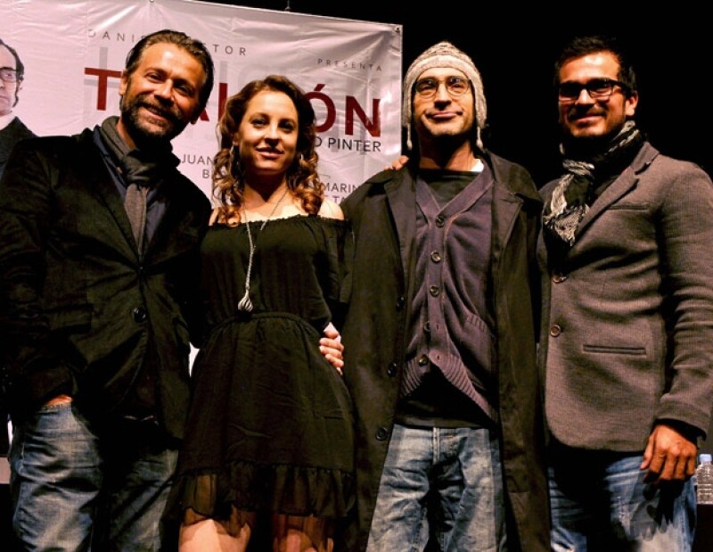El elenco de la obra Traición.