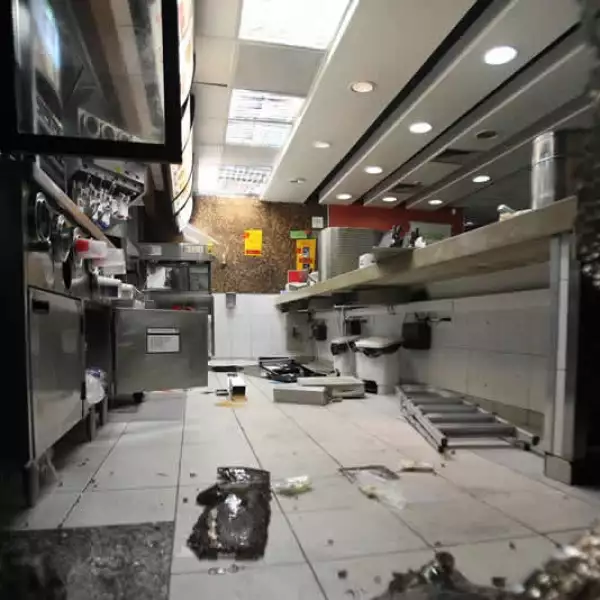 interior de un local de mcdonalds
