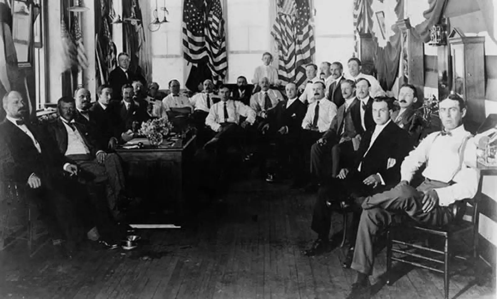 IBM comenzó operaciones con el nombre de Computing Tabulating Company o CTR el 16 de junio de 1911. Con 1,300 empleados, la firma se especializó en relojes ‘checadores’ para trabajadores y estacionamientos.