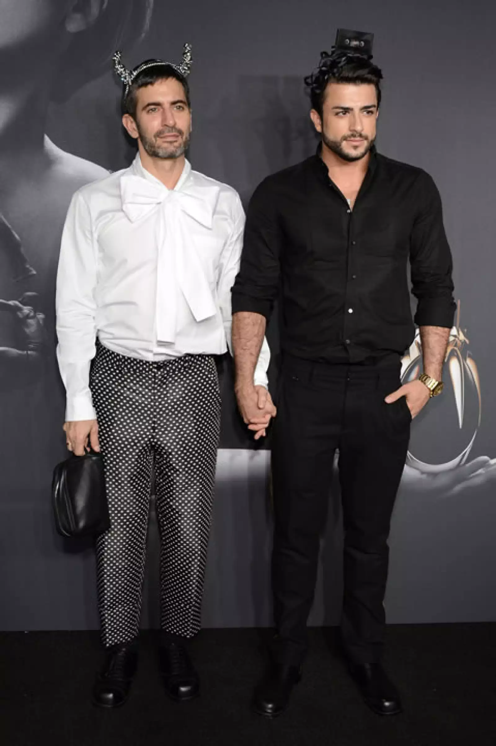Con un atuendo temático durante el lanzamiento del perfume de Lady Gaga en el Museo de Guggenheim hacia fines de 2012.