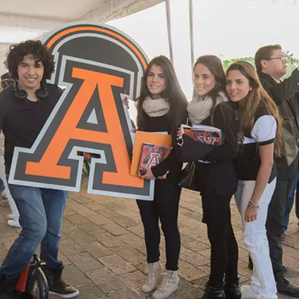 Miguel Medina,Paulina Peña,Andrea Mendiolea,Lorel Mendiolea