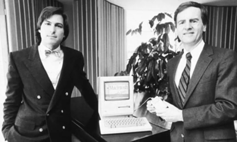 Sculley (d) lamenta no haber arreglado a tiempo sus diferencias con Jobs (i). (Foto: Getty Images)