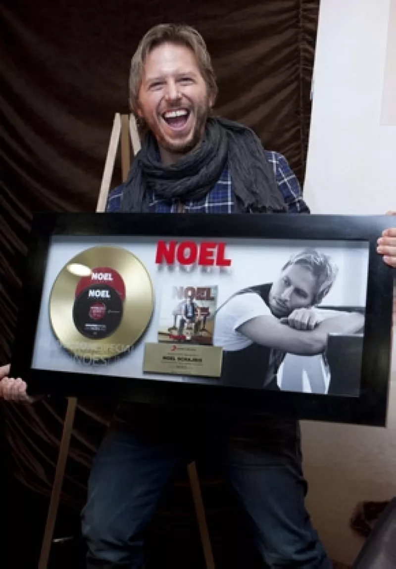 "'El disco dorado' que corona las altas ventas significa mucho para mí, porque hoy no es poca cosa obtener uno", expresó el cantante.