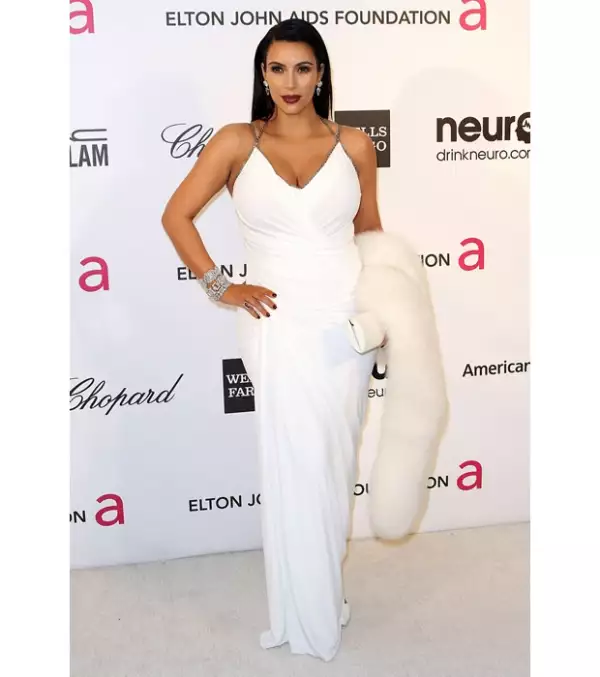 Kim Kardashian acudió a la fiesta de Elton, sin embargo en Twitter comentó que se fue temprano.