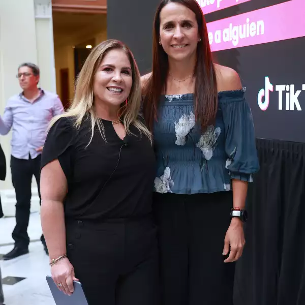 Sissi Cancino y Grace Rojas 