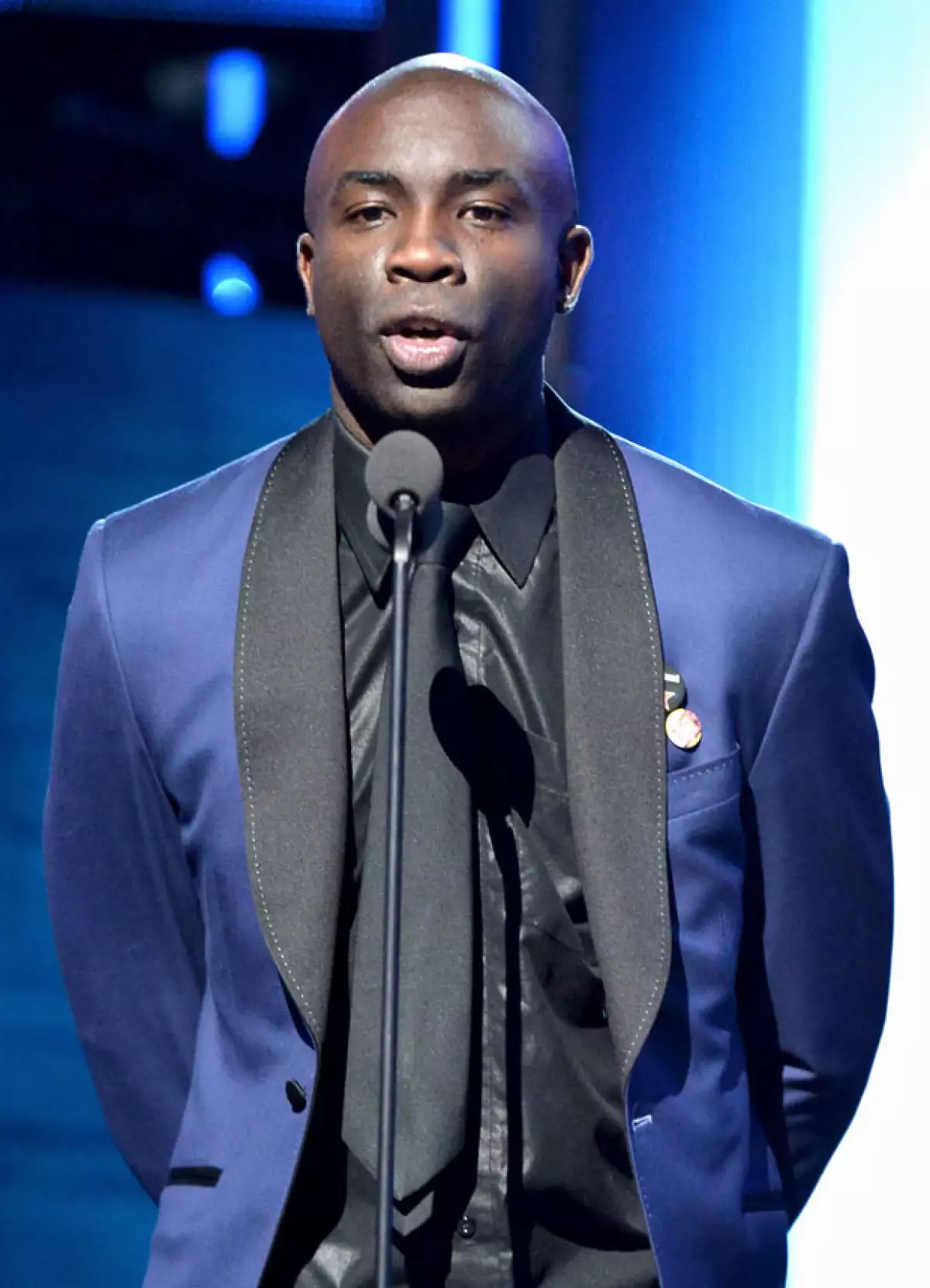 Sam Sarpong, quien conducía un programa de MTV junto con Wilmer Valderrama, se quitó la vida al saltar de un puente en Pasadena, California.