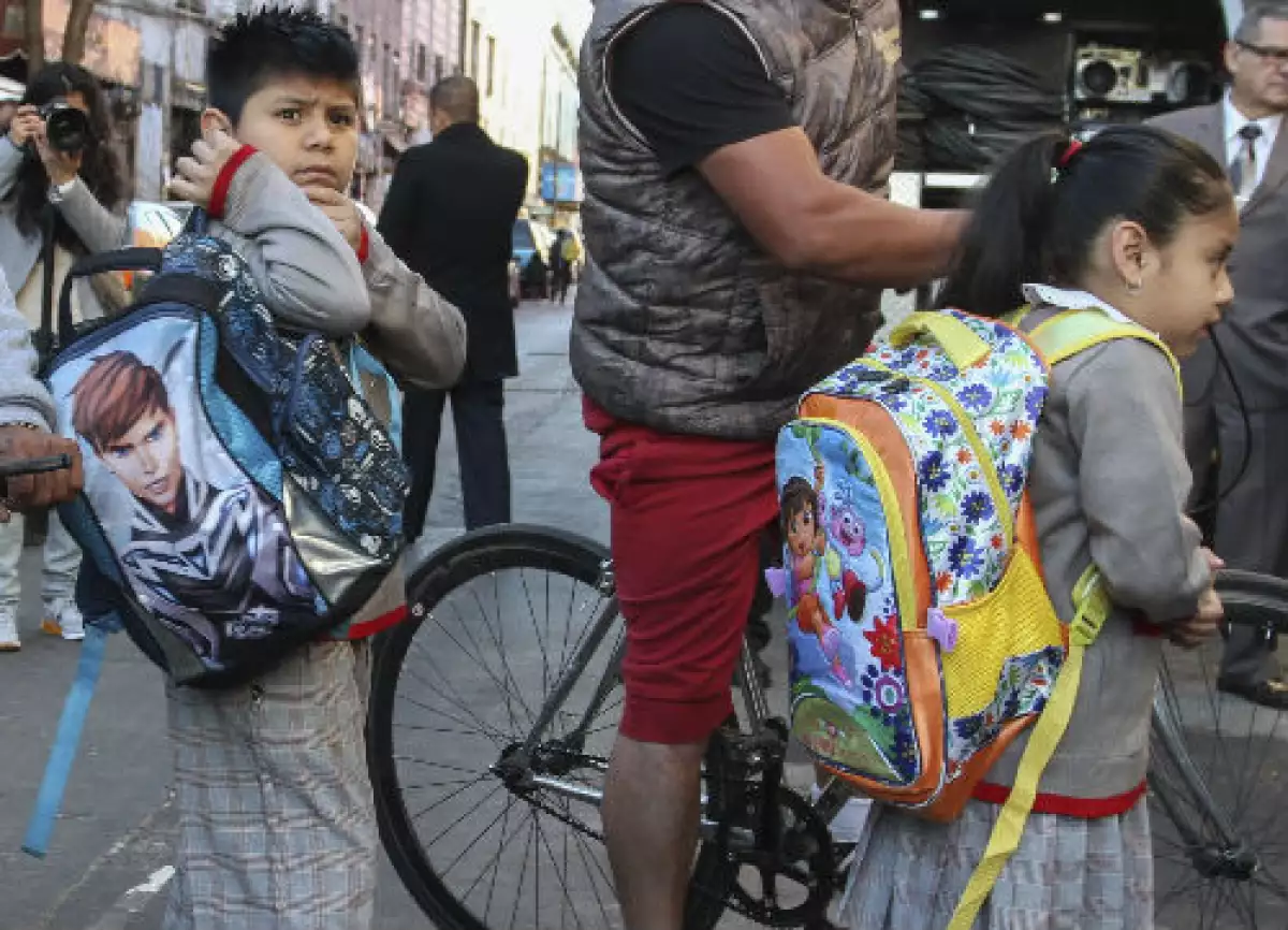 ni�os con mochila