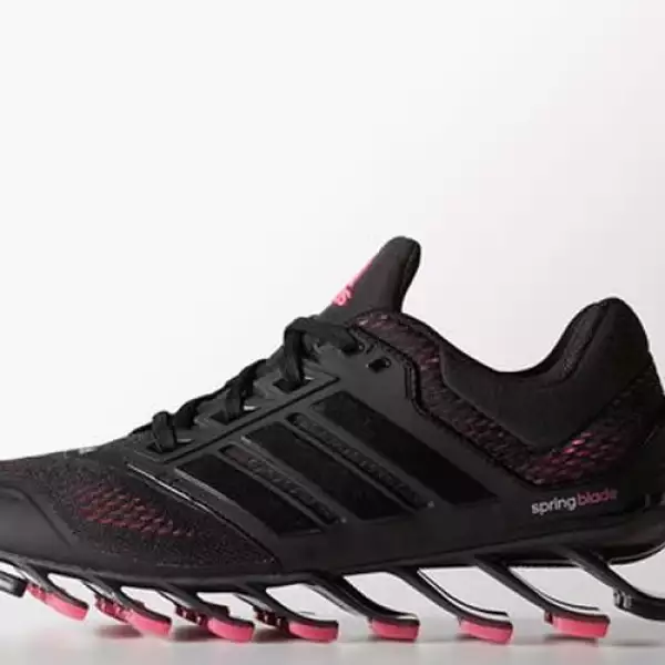Si tu novia es adicta a correr, estos tenis no pueden faltar en tu lista de regalos. 
¿Dónde comprar? Tiendas adidas
Precio: en punto de venta