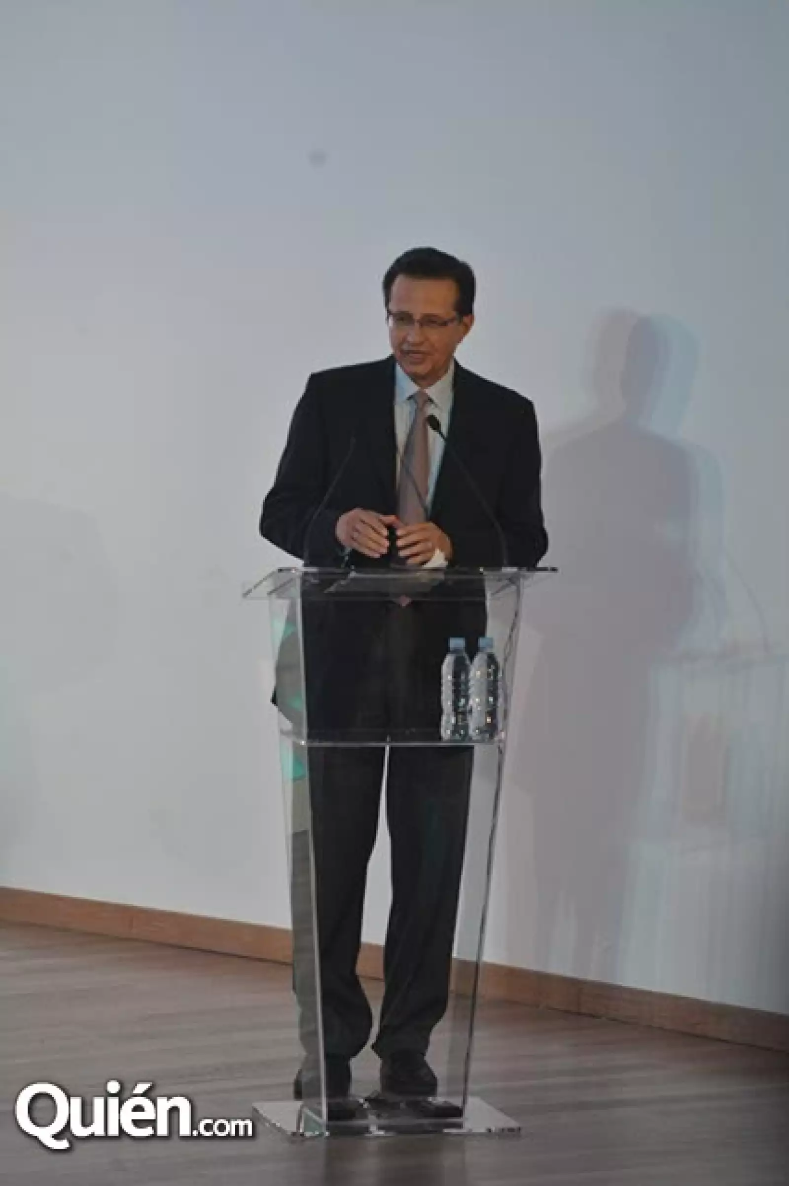 Dr. Roberto Tapia Conyer.