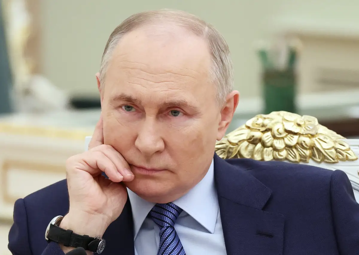 El presidente ruso Vladimir Putin asiste a una reunión con los ganadores del concurso nacional de gestión de Líderes de Rusia en el Kremlin en Moscú, Rusia, el 12 de marzo de 2024.