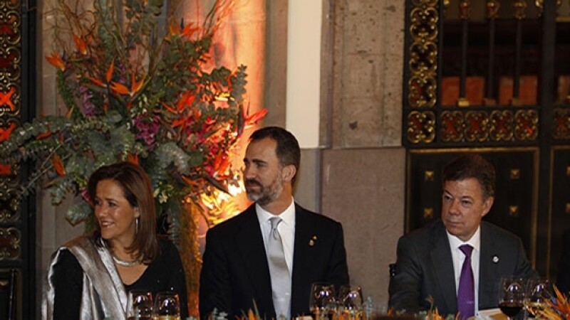 Durante la cena el príncipe Felipe estuvo acompañado de Margarita Zavala, ex primera dama y Juan Manuel Santos, presidente de Colombia.