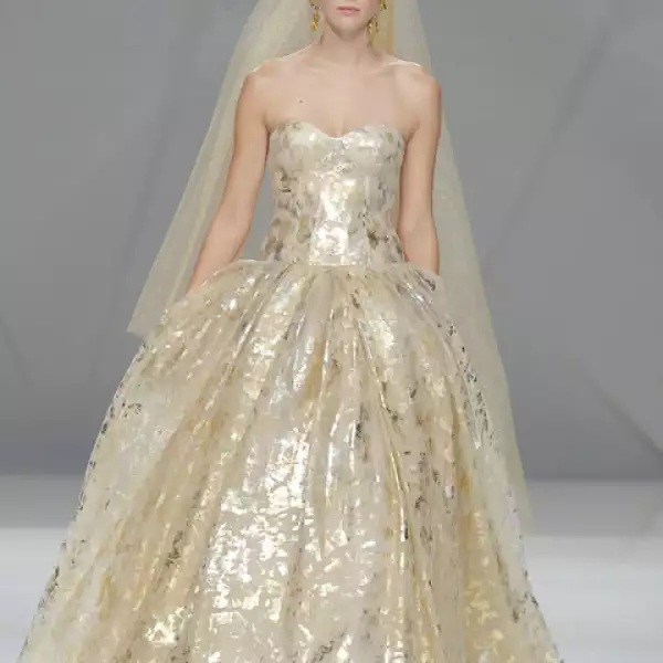 Vestido pintado a mano.