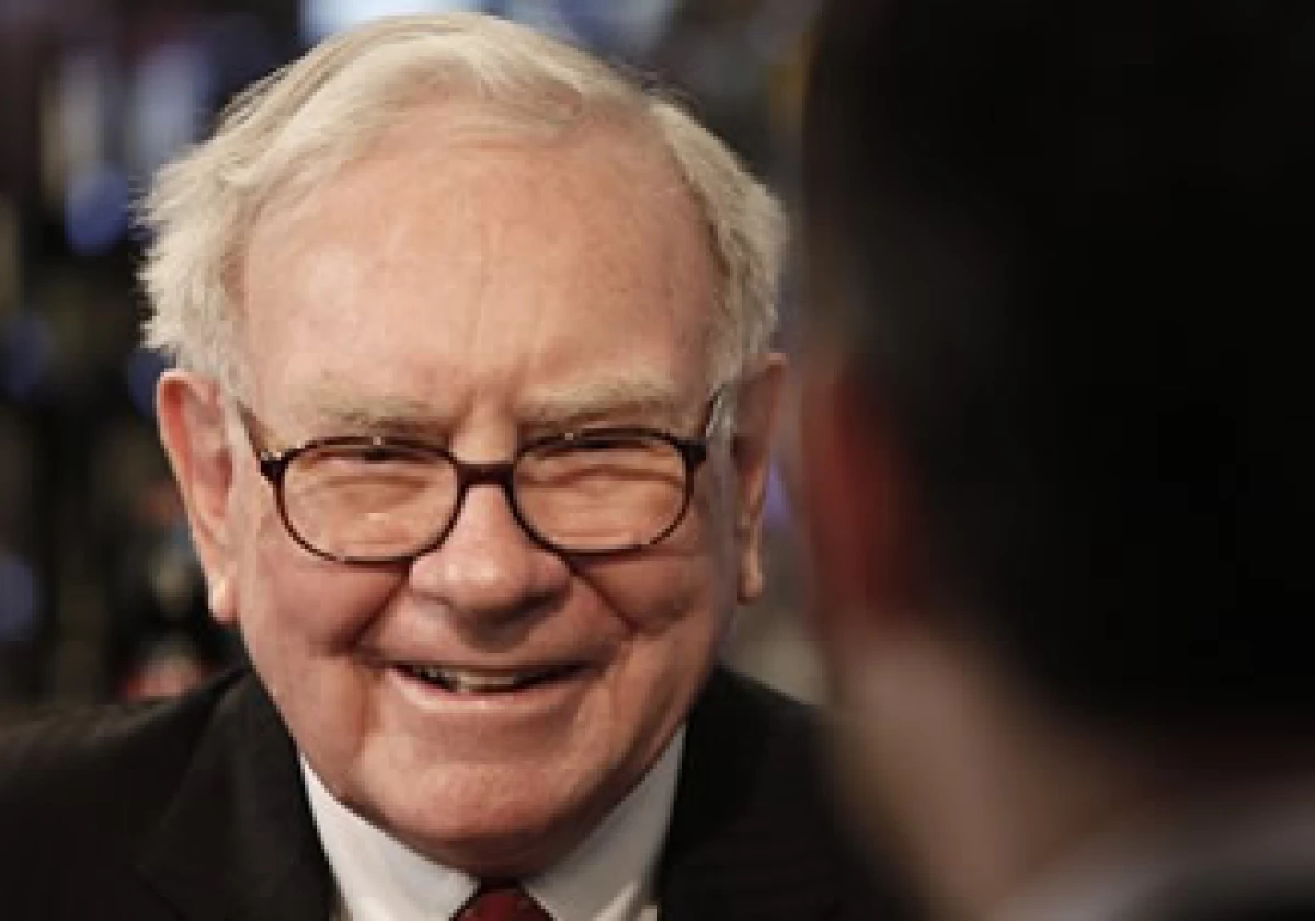 Warren Buffett destacó la capacidad de Todd Combs para incorporarse a Berkshire Hathaway. (AP)
