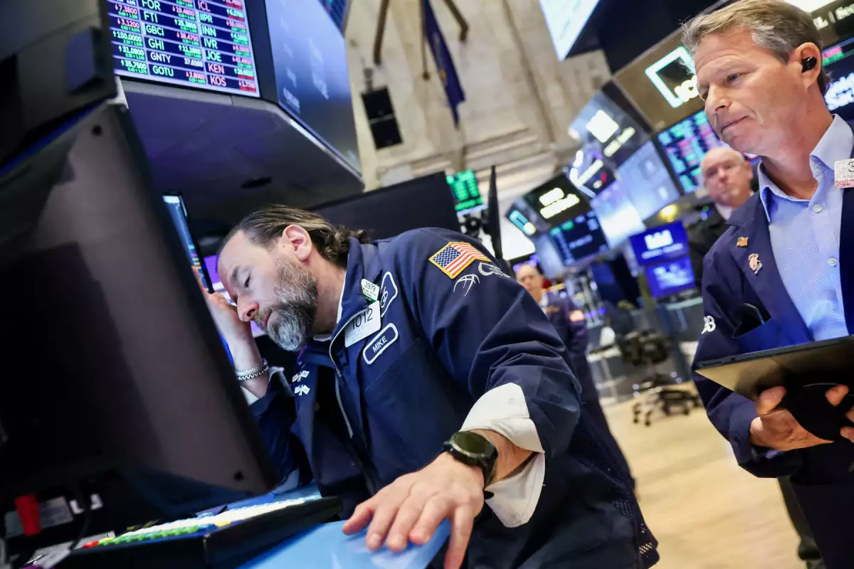 Wall Street cierra con fuerte baja, inversores se alejan por los riesgos de los aranceles
