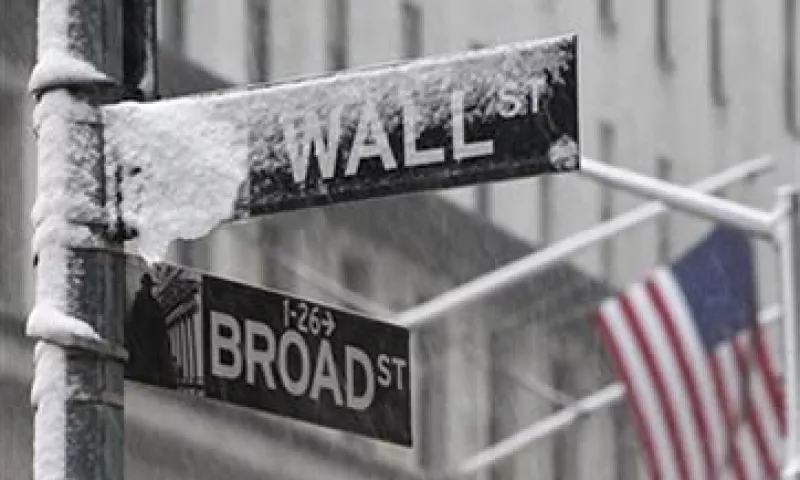 Wall Street opera con fuertes pérdidas a media jornada de este martes. (Archivo)