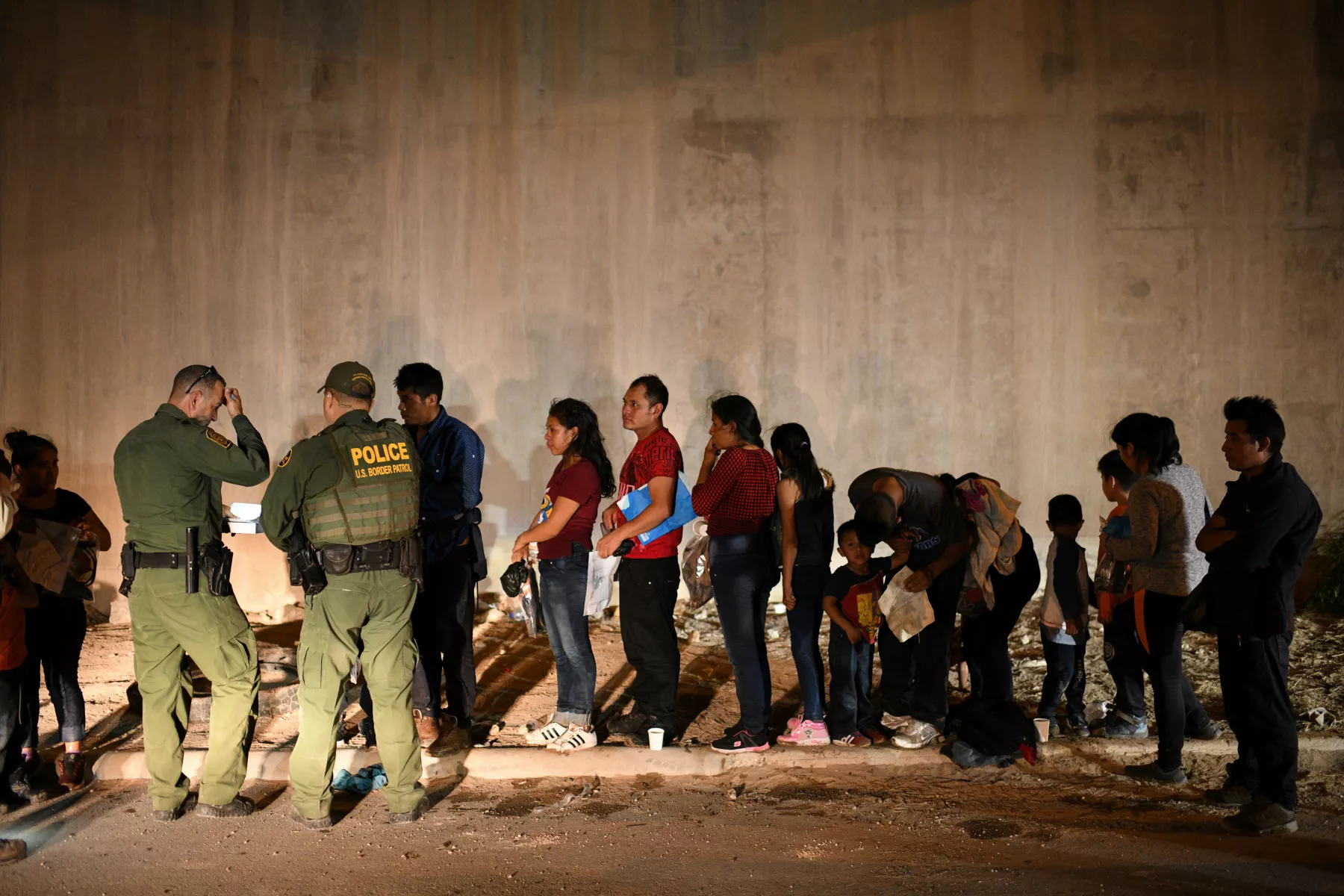 Menos inmigración. 