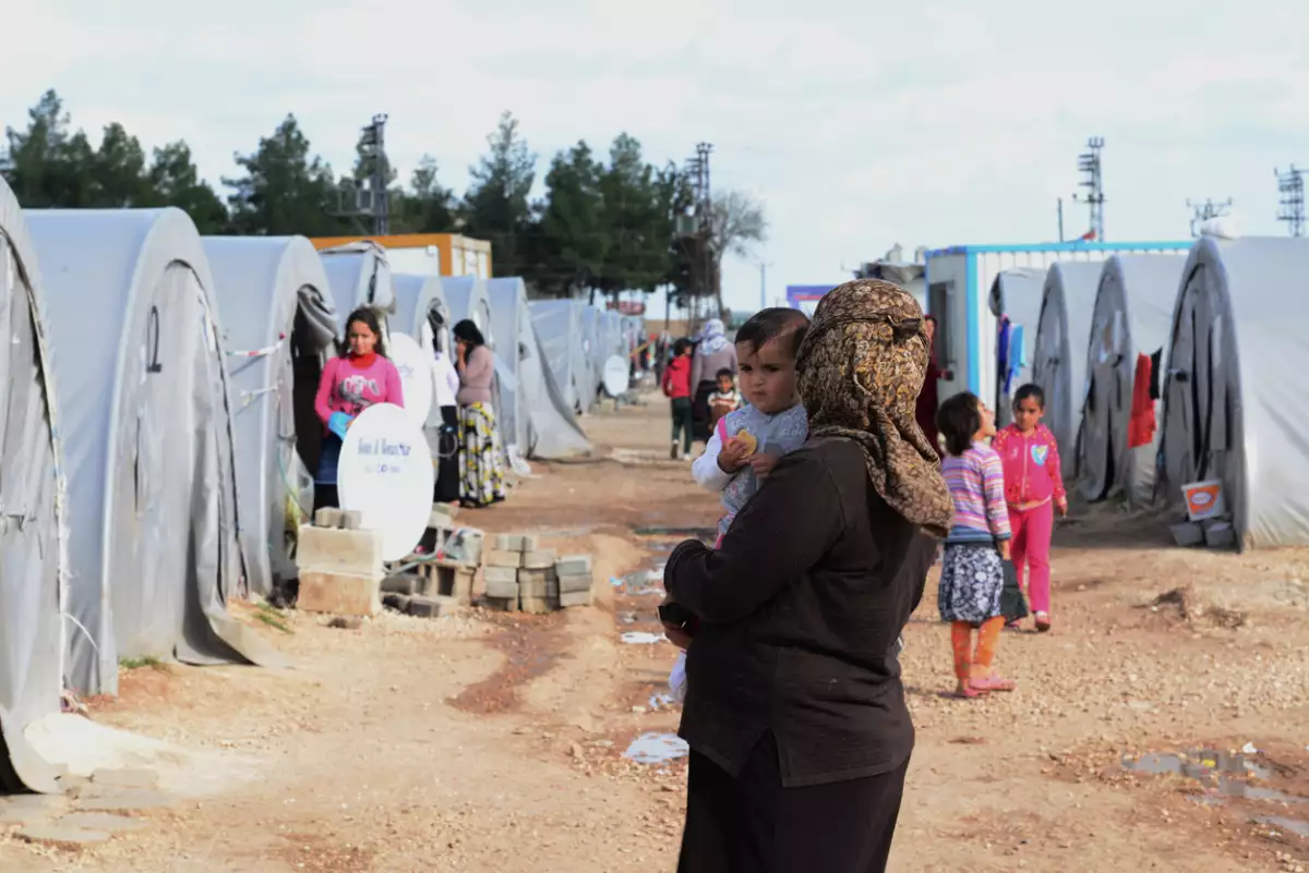 people in refugee camp