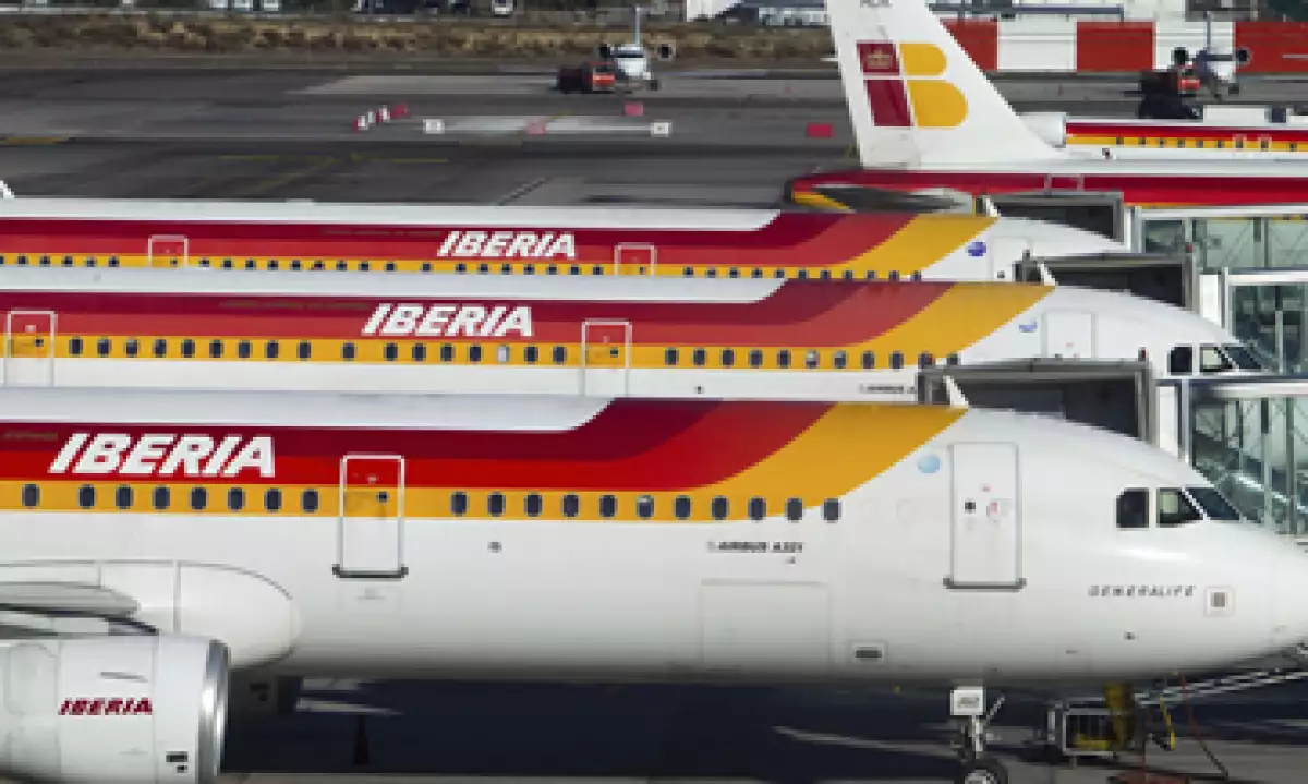 Iberia Express nacerá con cuatro aviones para operar rutas nacionales y europeas y alimentar trayectos rentables de Iberia a Latinoamérica. (Foto: AP)