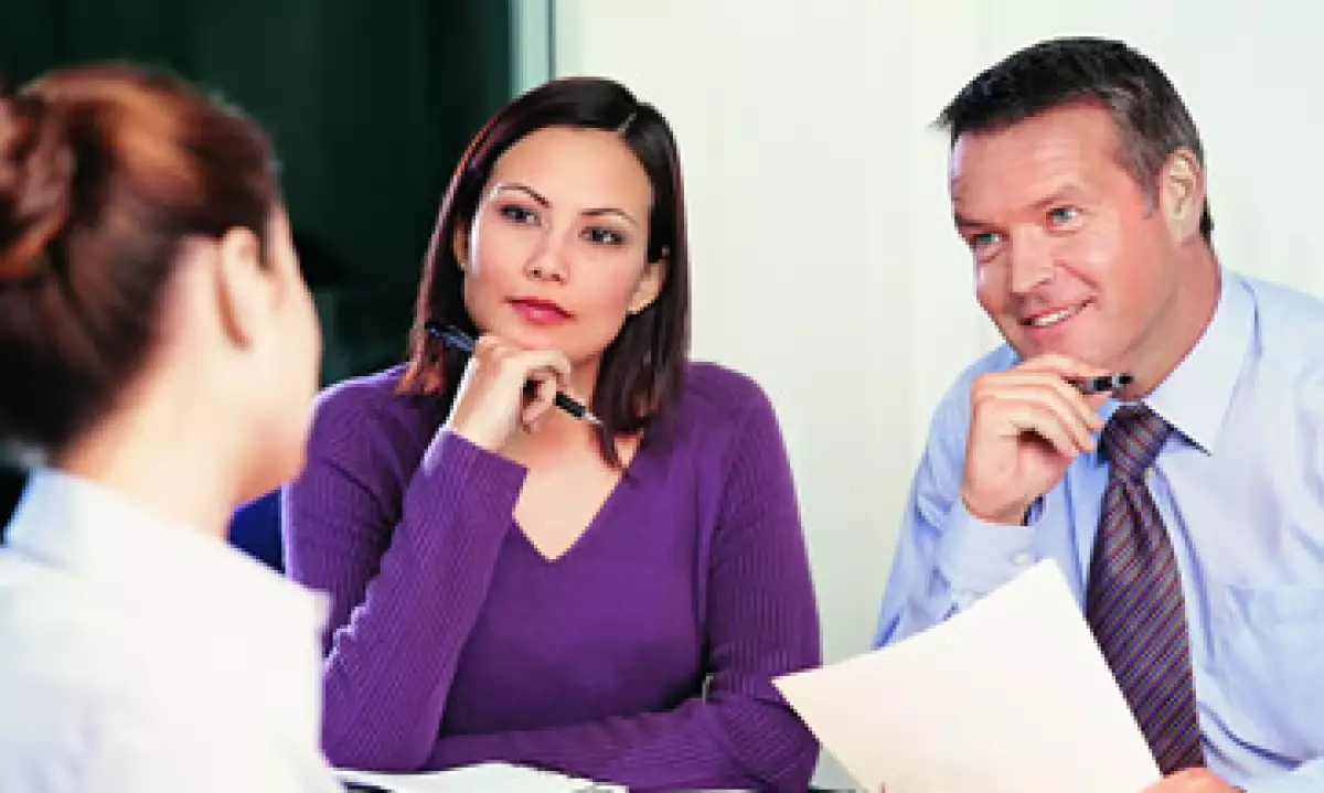 Pregunta a tu reclutador qué es lo que más le gusta de trabajar en esa empresa y demostrarás que deseas comprender su situación. (Foto: Thinkstock)
