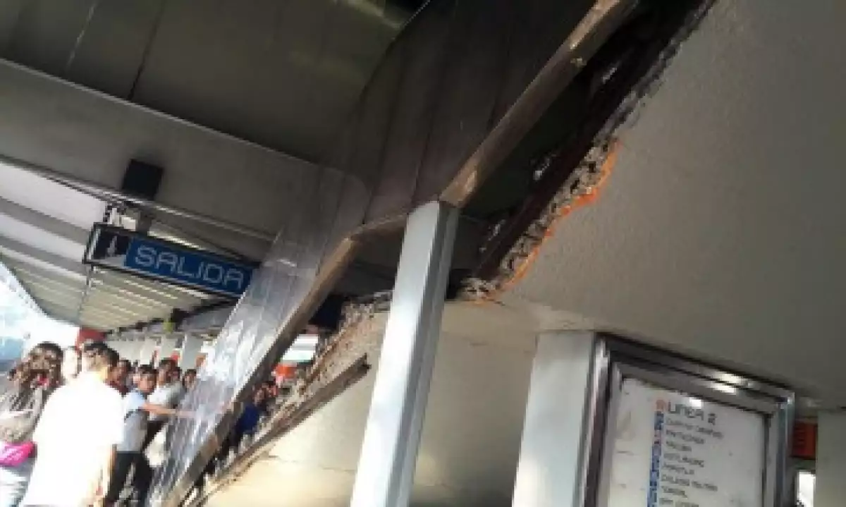 Las escalinatas de al menos tres estaciones de la Línea 2 tienen más de 45 años (Foto: Notimex)