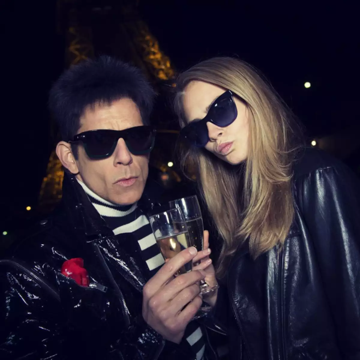 Seguro se divirtieron bastante, pues hasta brindaron.