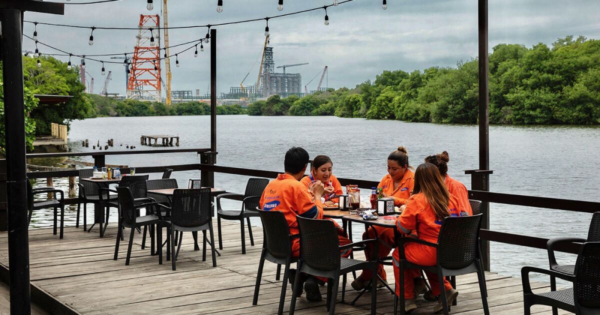 Pemex işçileri Claudia Sheinbaum'un kurtarma planını reddediyor; işten çıkarmalar ve haklardaki değişiklikler anlamına gelir