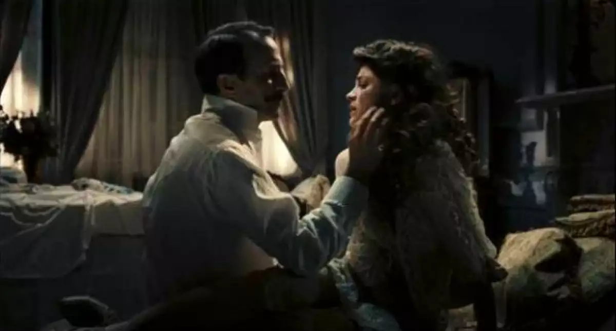 Irene Azuela con Daniel Giménez Cacho en una de las escenas de El Atentado.
