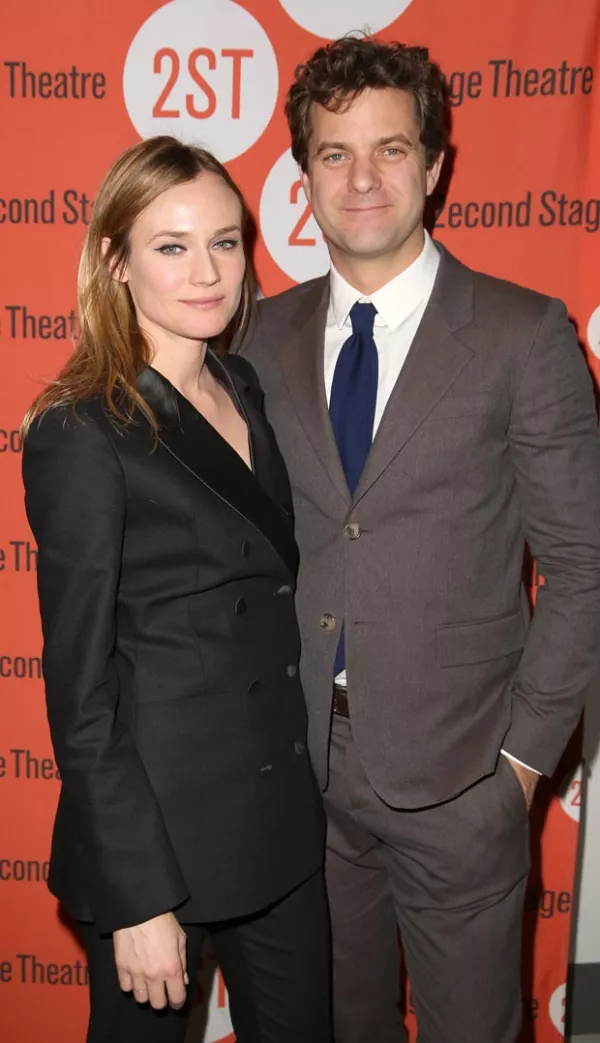 Después de 10 años de relación, Diane y Joshua se separan. Esta fue la última vez que fueron captados juntos, en la obra protagonizada por Josh.