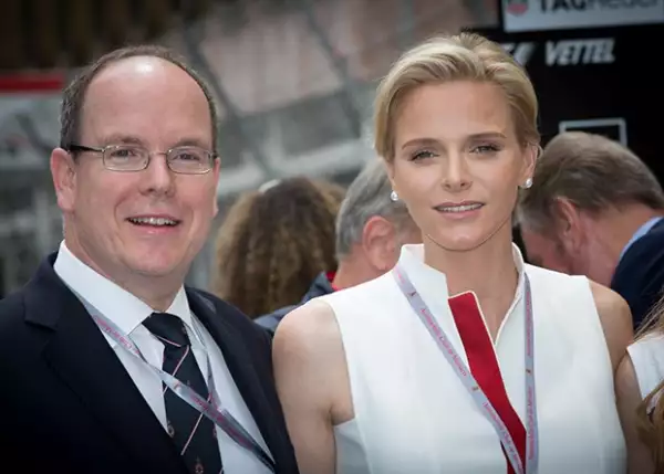 Fuentes cercanas a la familia de la princesa han insinuado que ella y Alberto II de Mónaco podrían estar esperando no uno sino dos bebés. ¡Enhoarabuena!