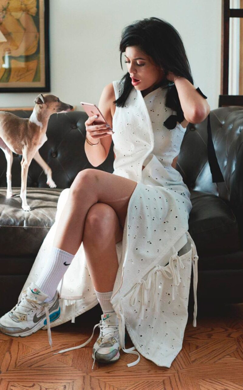 Kylie posó para la revista en un mood alejado del glamour al que nos tiene acostumbrados.