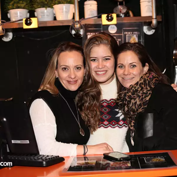 Deborah Zapan, Stephanie Entebi y Judith Lopata