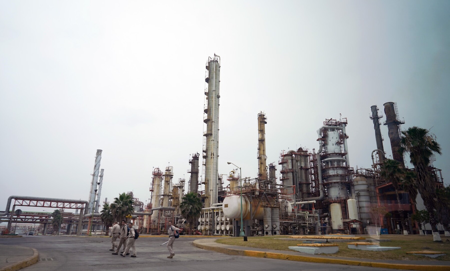 Pemex pierde dinero por cada barril que refina y aún así ...